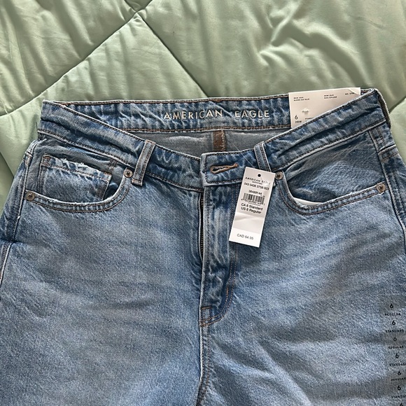 Size 6 American Eagle Mom Jeans - Picture 3 of 3
